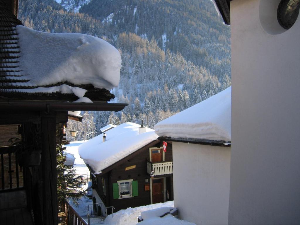 Hotel-Restaurant Drei Tannen Bellwald Exterior photo